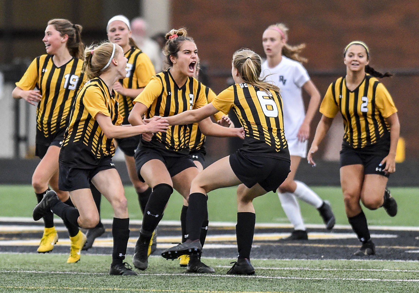 060319-qct-spt-bett-pv-soccer-06.jpg